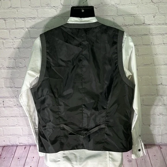 Kenneth Cole New York Men's Striped Dark Gray Vest. Size: XL - Picture 4 of 12